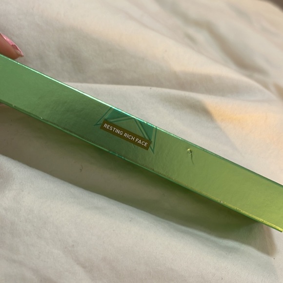 JEFFREE STAR COSMETICS Automatic Eyeliner in resting rich face - Picture 3 of 3